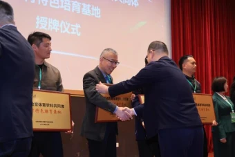 如何在篮球训练营中改善比赛策略?_1
